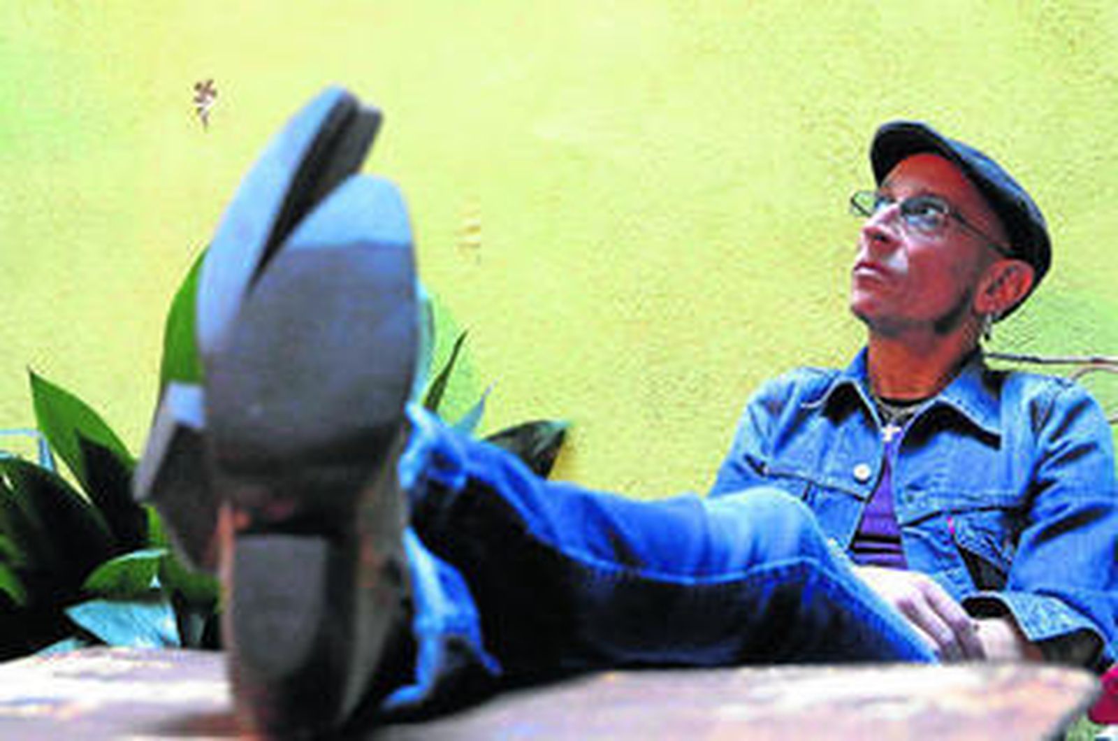 Fito Cabrales posa en una imagen promocional de su último trabajo, 'Huyendo conmigo de mí'.