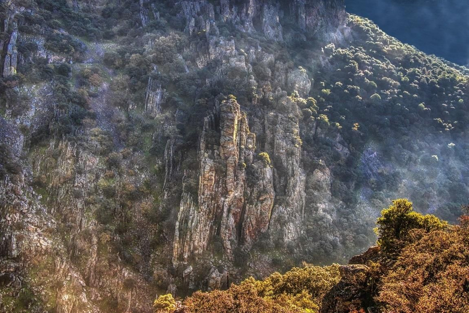 Despeñaperros te sorprenderá por su orografía y paisajes llenos de deleite visual.