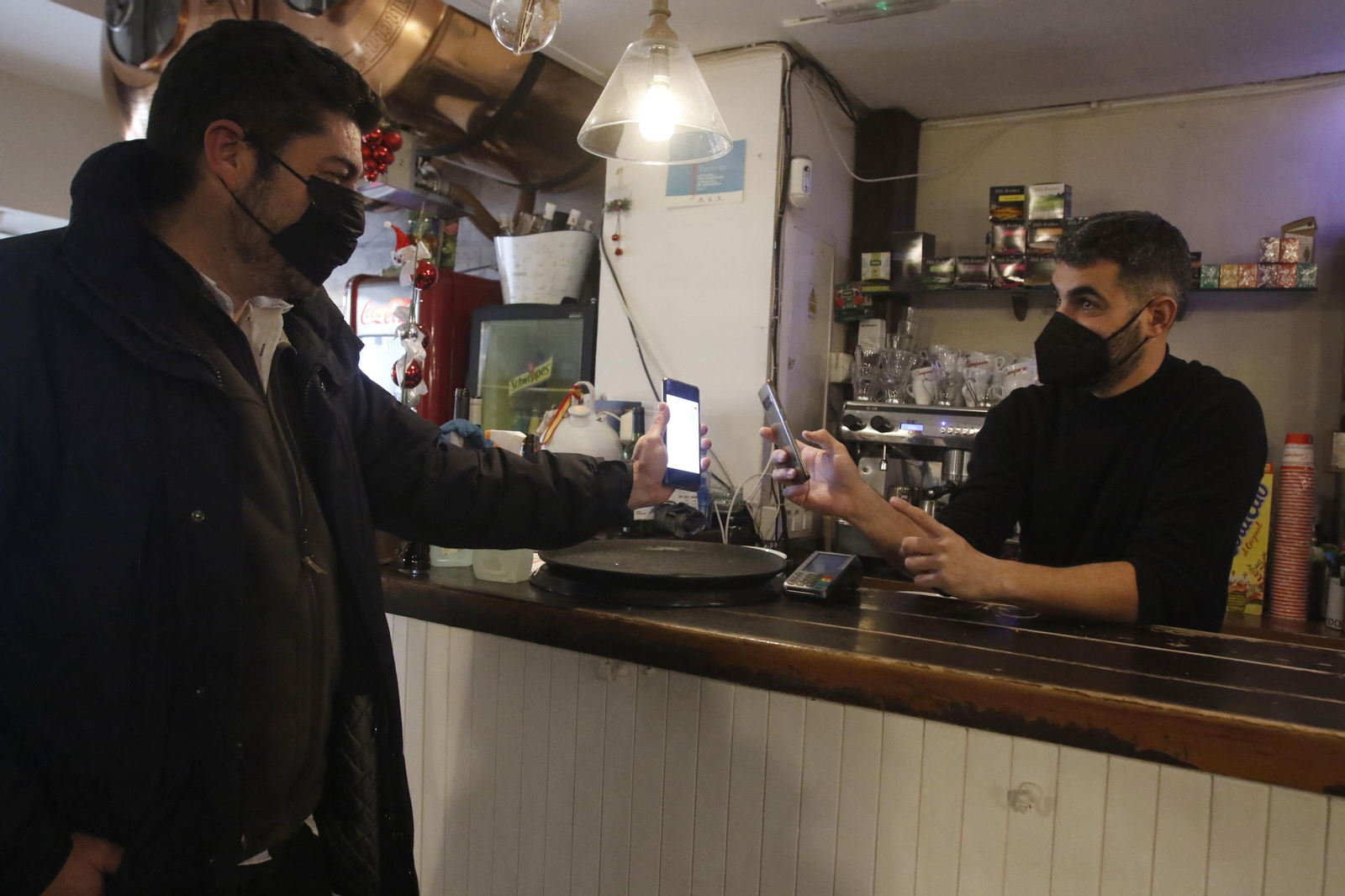 Las fotografías del estreno del pasaporte covid en Córdoba