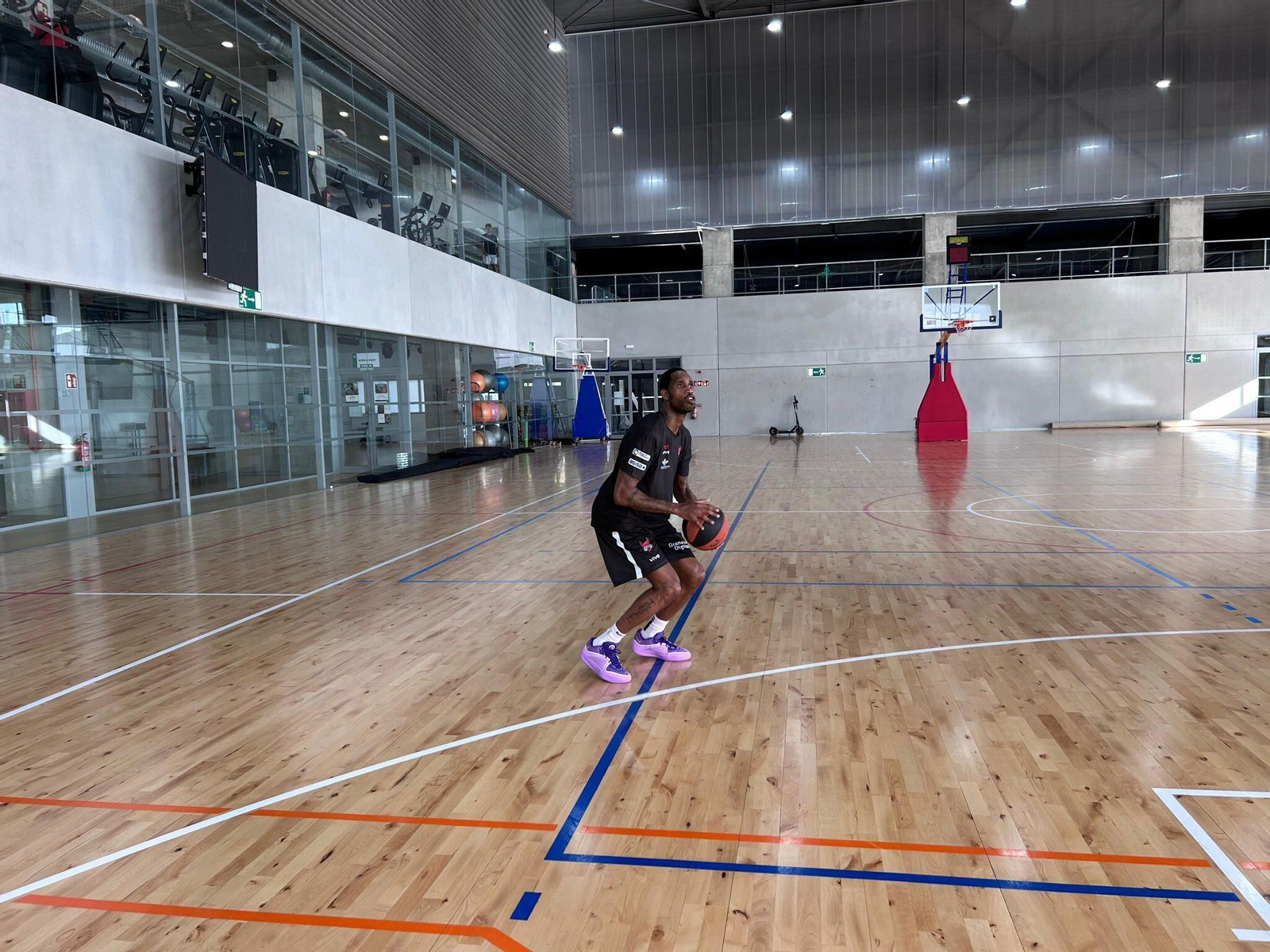 Will Barton entrena en el Estadio de la Juventud