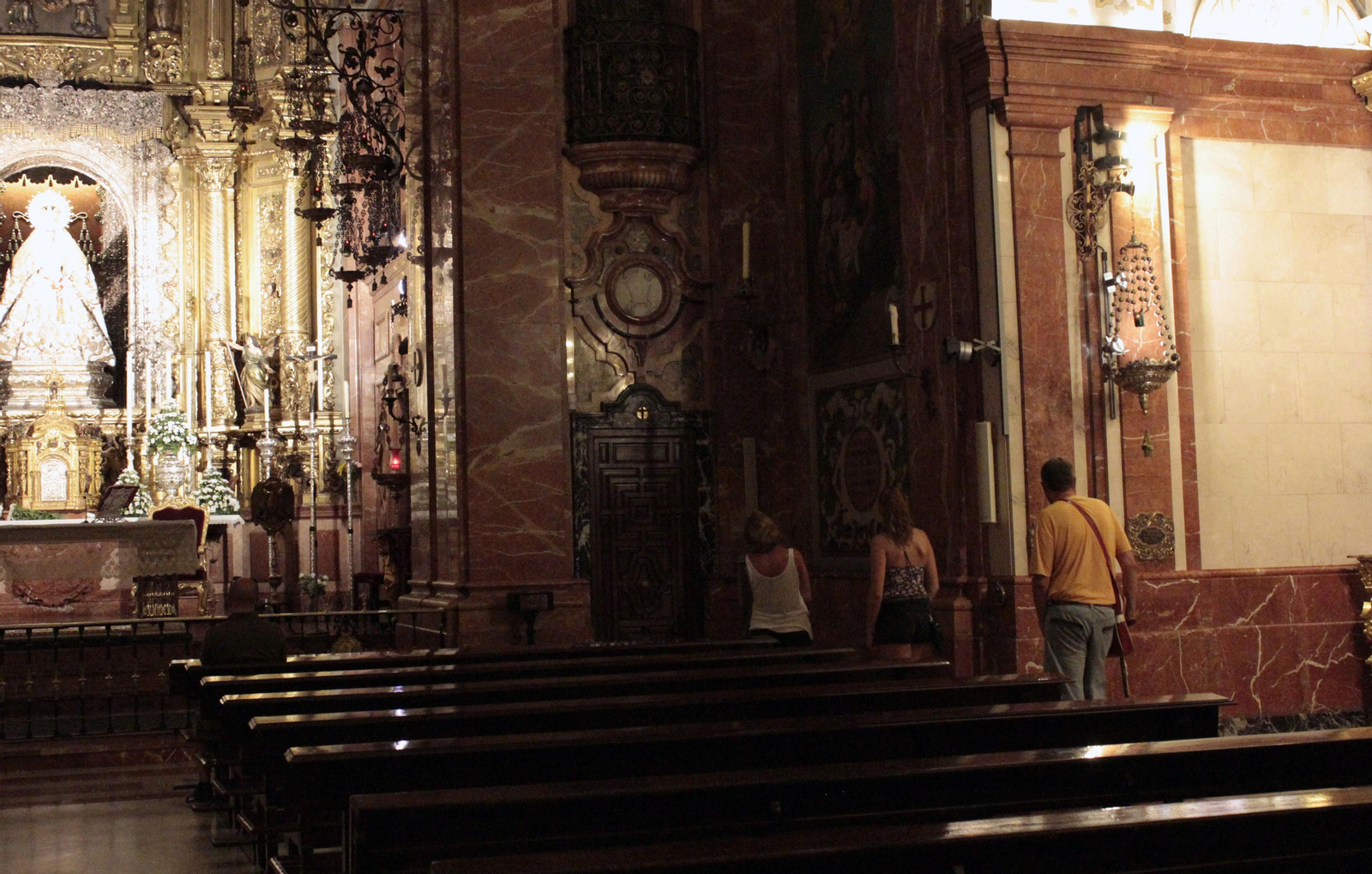 La Basílica de la Macarena es uno de los templos más concurridos de la ciudad.
