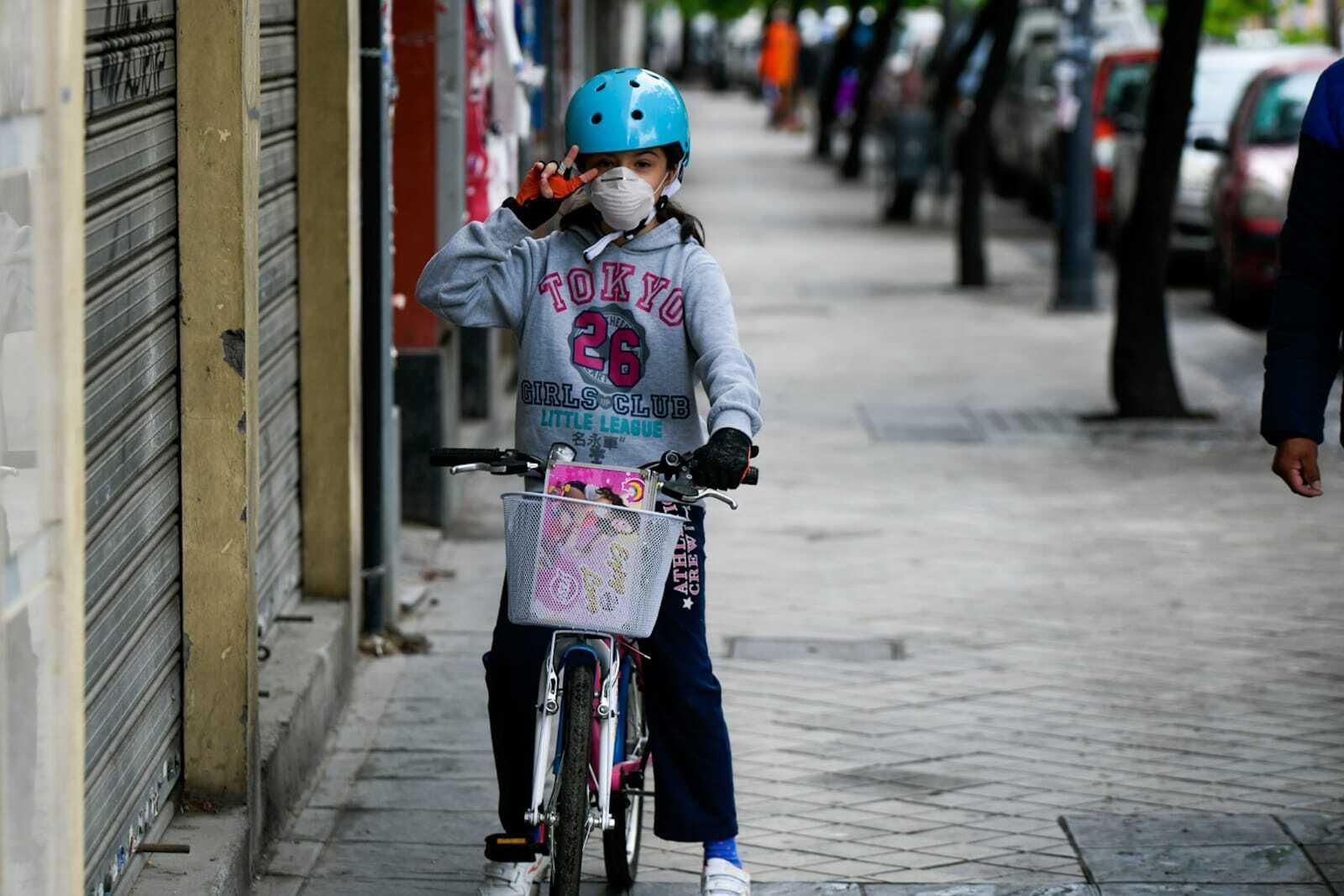 Los niños salen a las calles en Granada