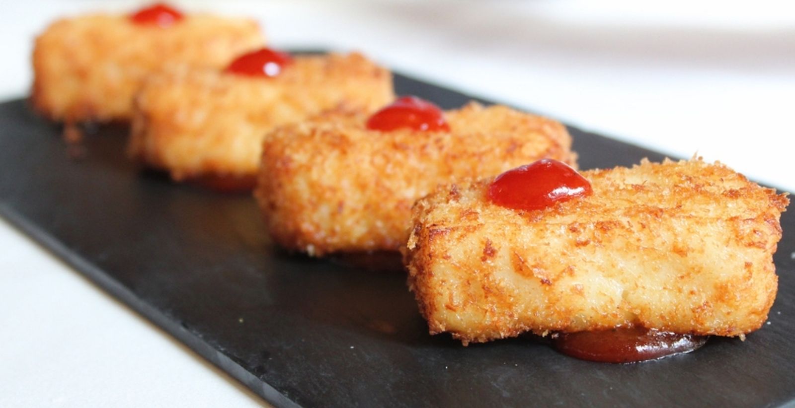 Los lingotes de bacalao, una de las tapas del menú