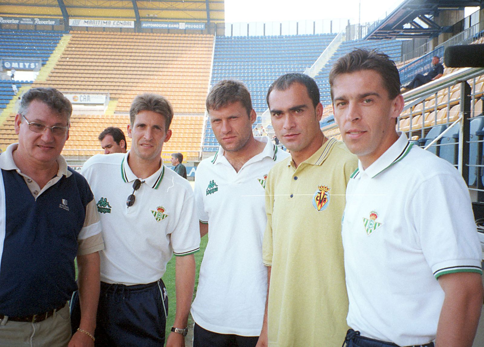 Luis Márquez, en  el centro junto a Merino, Cañas y Alberto, entonces en el Villarreal.