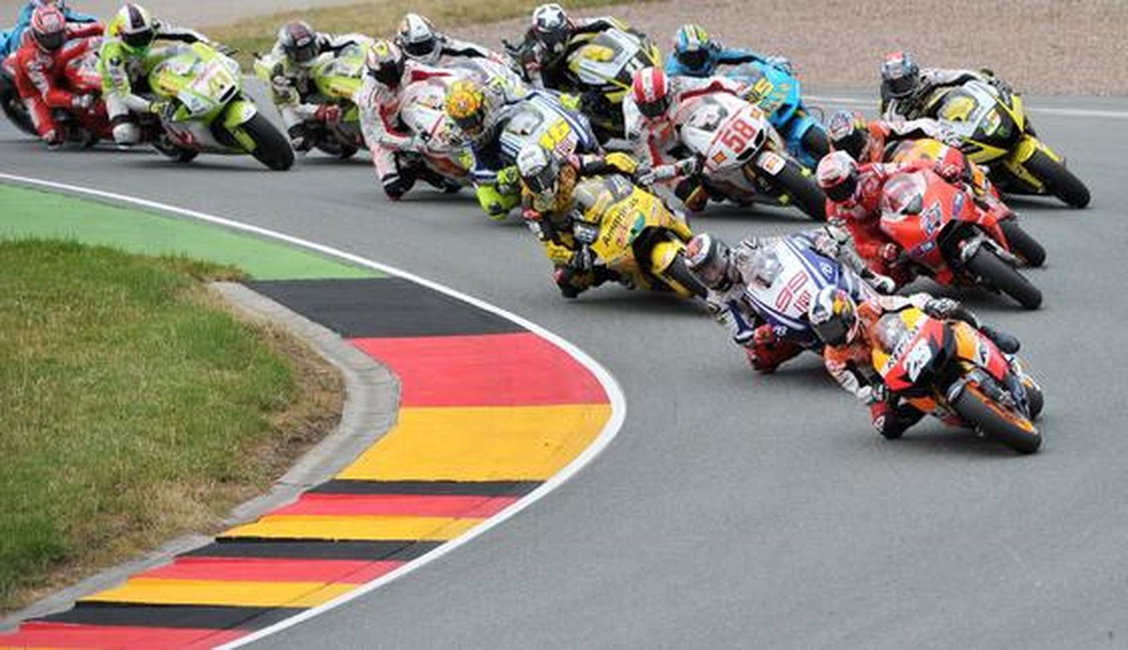 Pedrosa, Elías y Márquez firman una nueva jornada memorable para el motociclismo español. / Reportaje gráfico: EFE, Reuters, AFP.