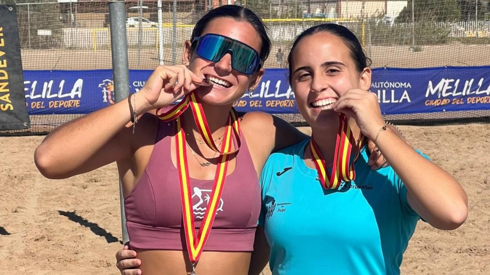 Lola Abadía y María Gómez celebran sus dos finales en los torneos melillenses.