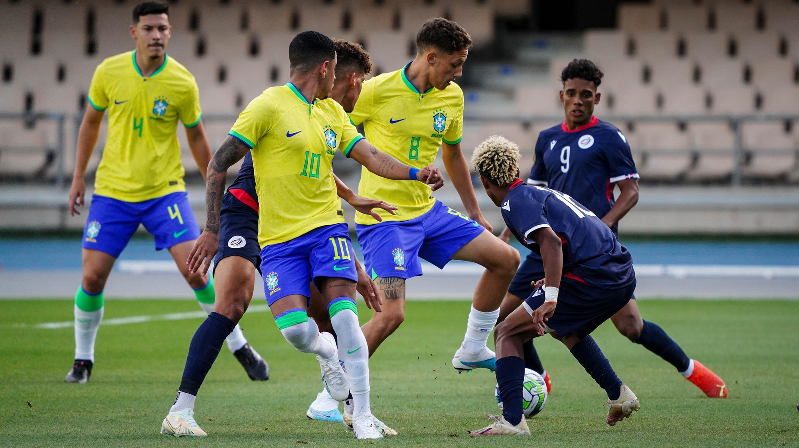 Brasil - R. Dominicana, fútbol internacional en Jerez