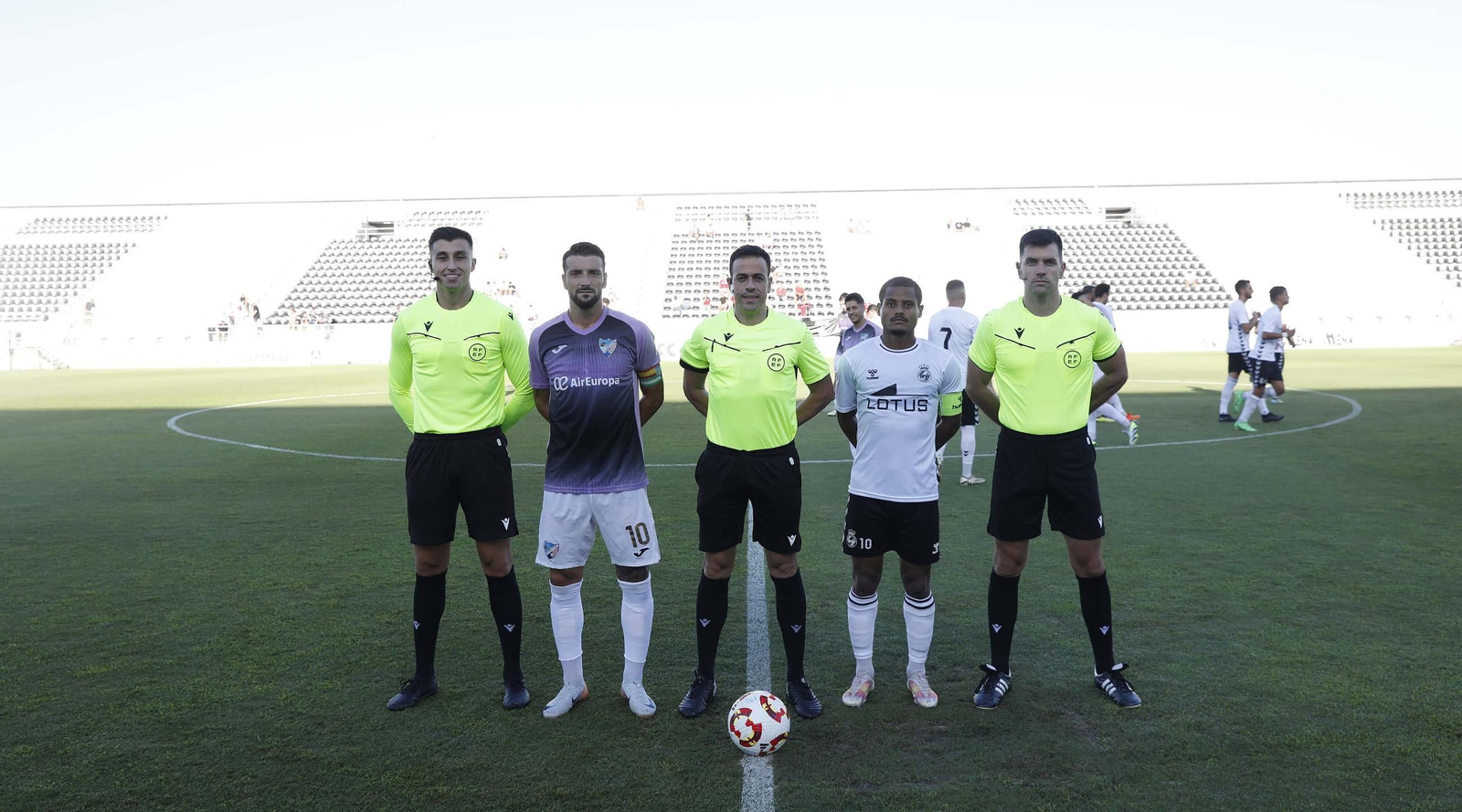 Las fotos del Balona - Estepona de pretemporada en el Ciudad de La Línea (1-1)