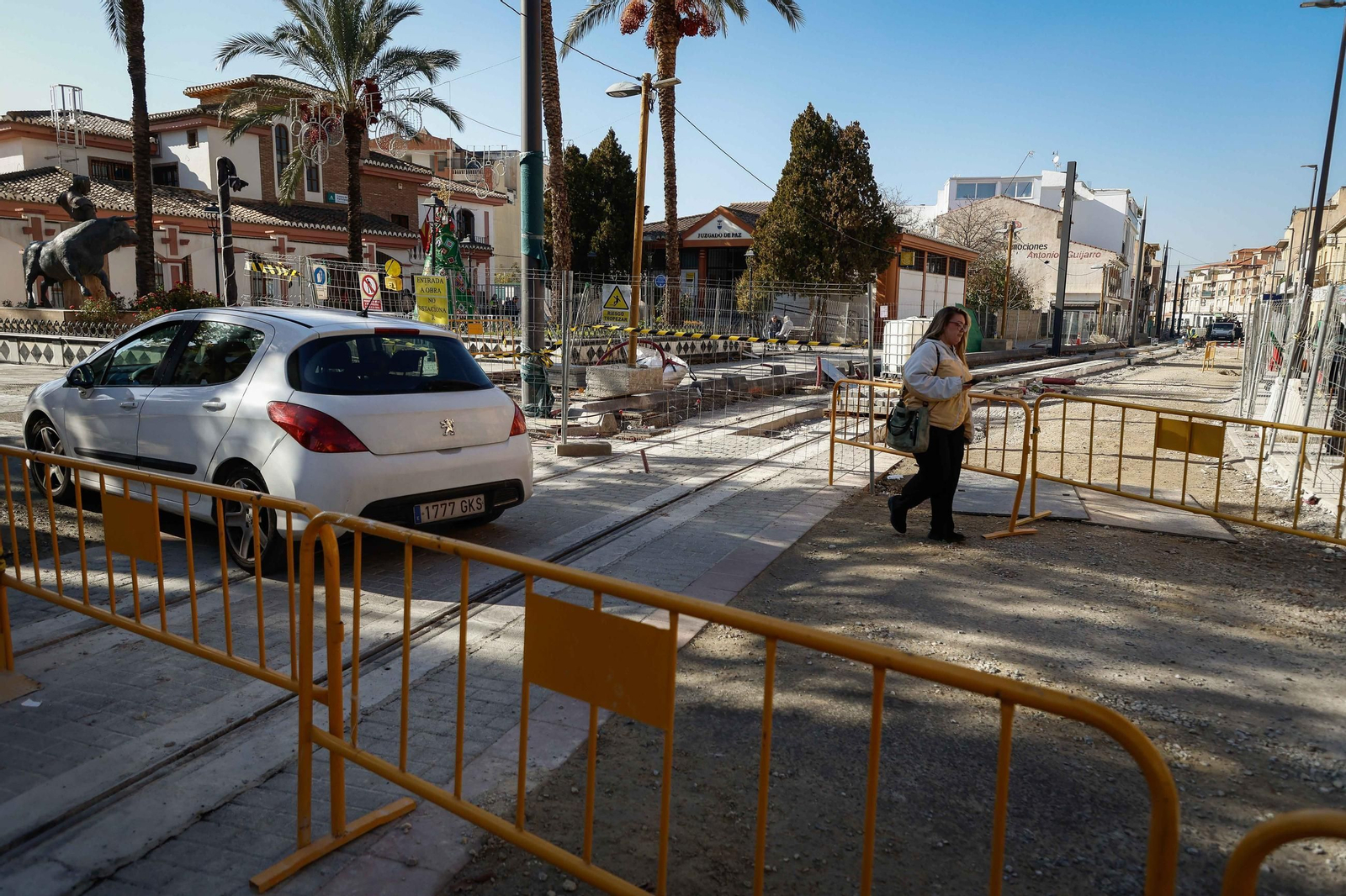 Plaza de las Palmeras, en un punto por el que los vehículos pueden cruzar