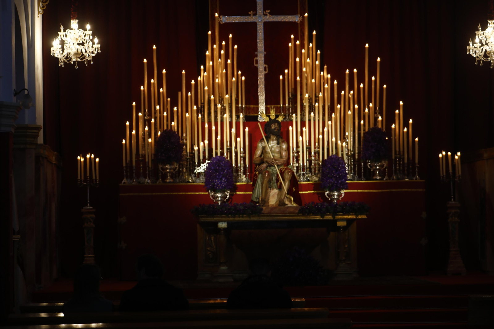 El solemne besapiés el Señor de la Coronación de Espinas, en imágenes