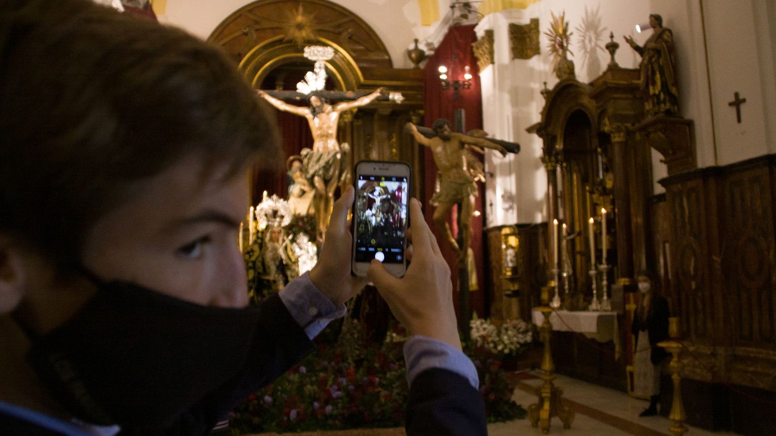 Viernes Santo en pandemia: Montserrat, en imágenes