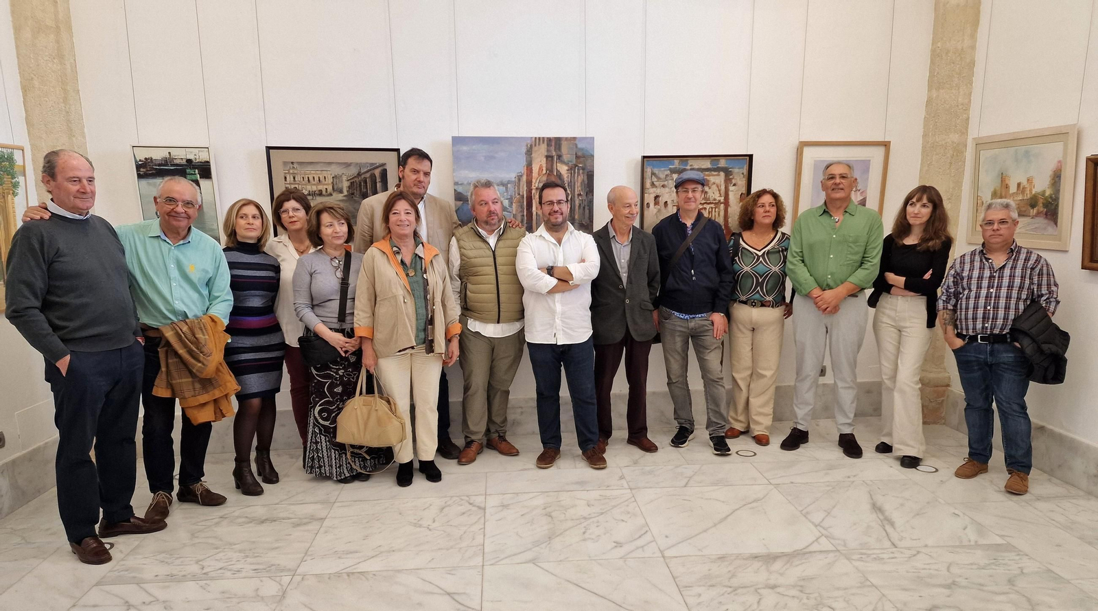 Los pintores participantes, con el concejal de Cultura.