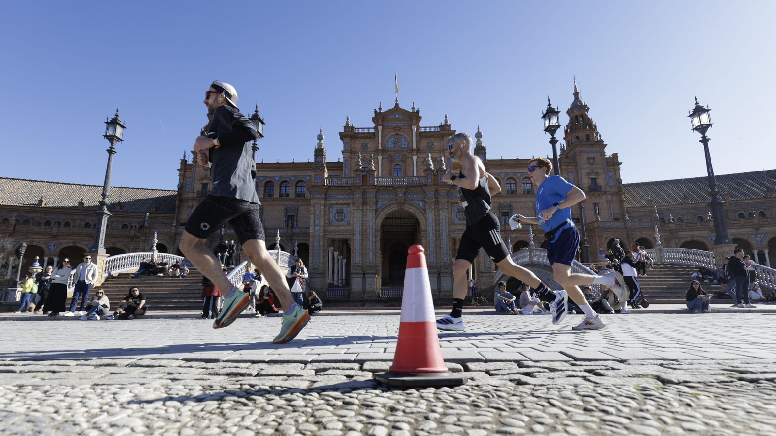Búscate en el Zurich Maratón de Sevilla 2025