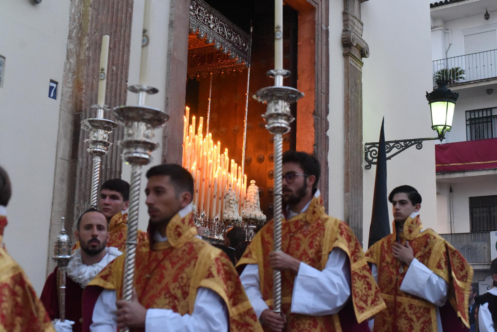 La procesión del Santo Sepulcro en este Viernes Santo de Córdoba, en imágenes