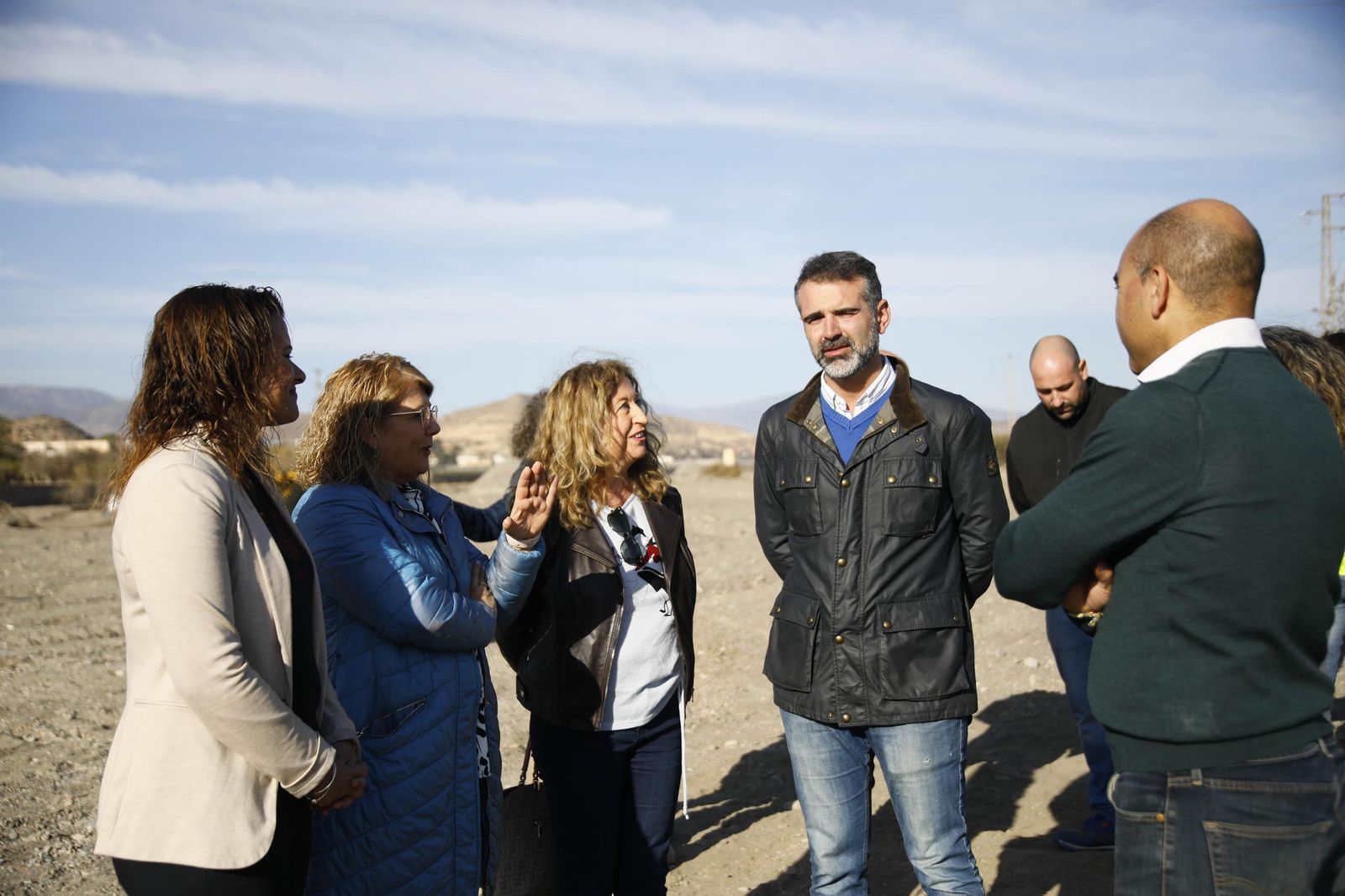Las imágenes de la visita las obras de restauración hidrogeomorfológica y de naturalización del cauce del río Andarax, en Rioja