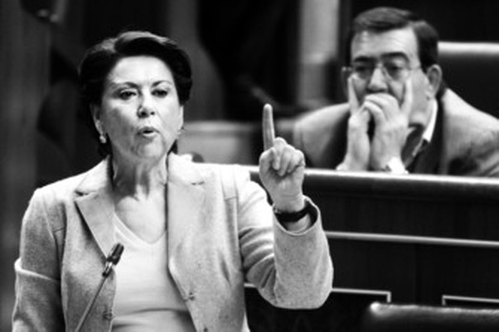 La ministra de Fomento, Magdalena Álvarez, ayer, durante la sesión de control al Gobierno.