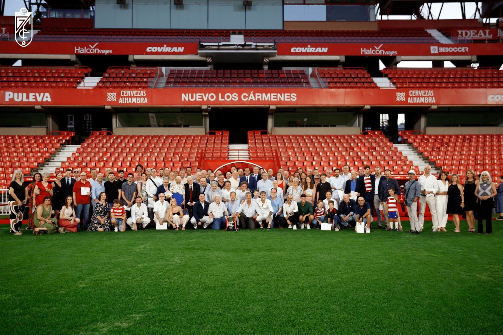 El encuentro entre los accionistas y 5001.