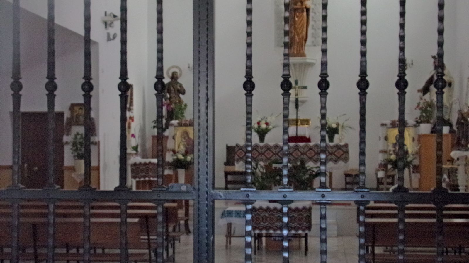 Así ven ahora su templo al que solo pueden acceder, afirman, un domingo al mes.