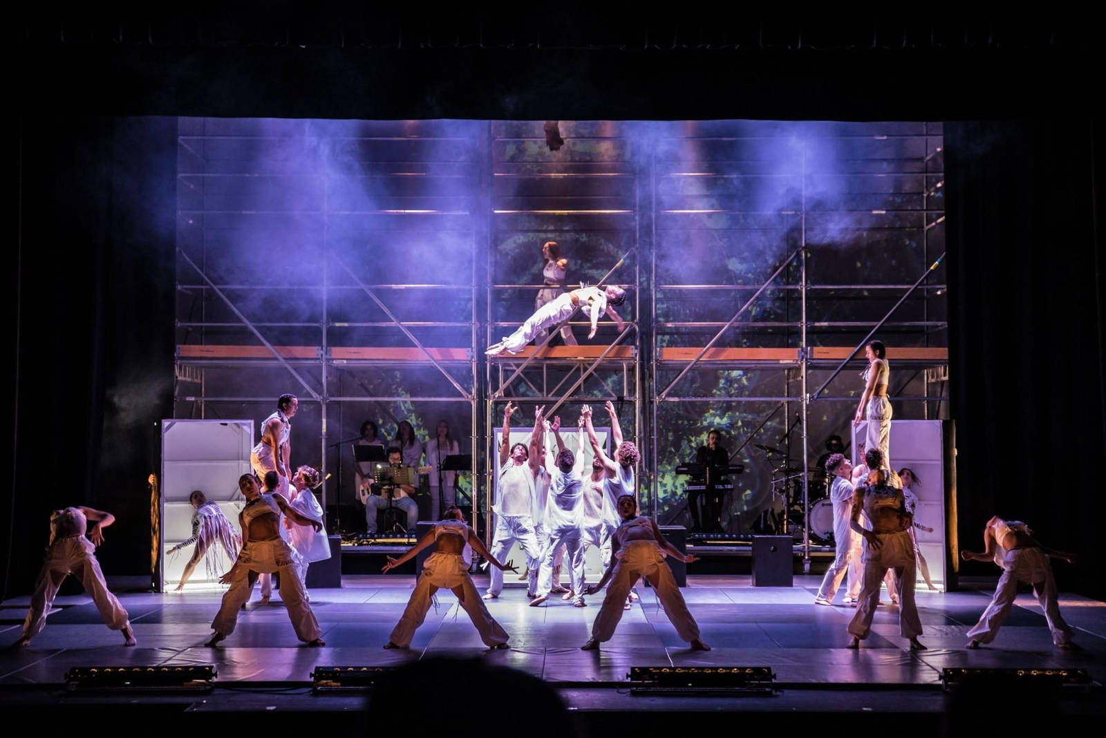 Acrobalia lleva muchos años creando cantera de artistas escénicos en la ciudad.
