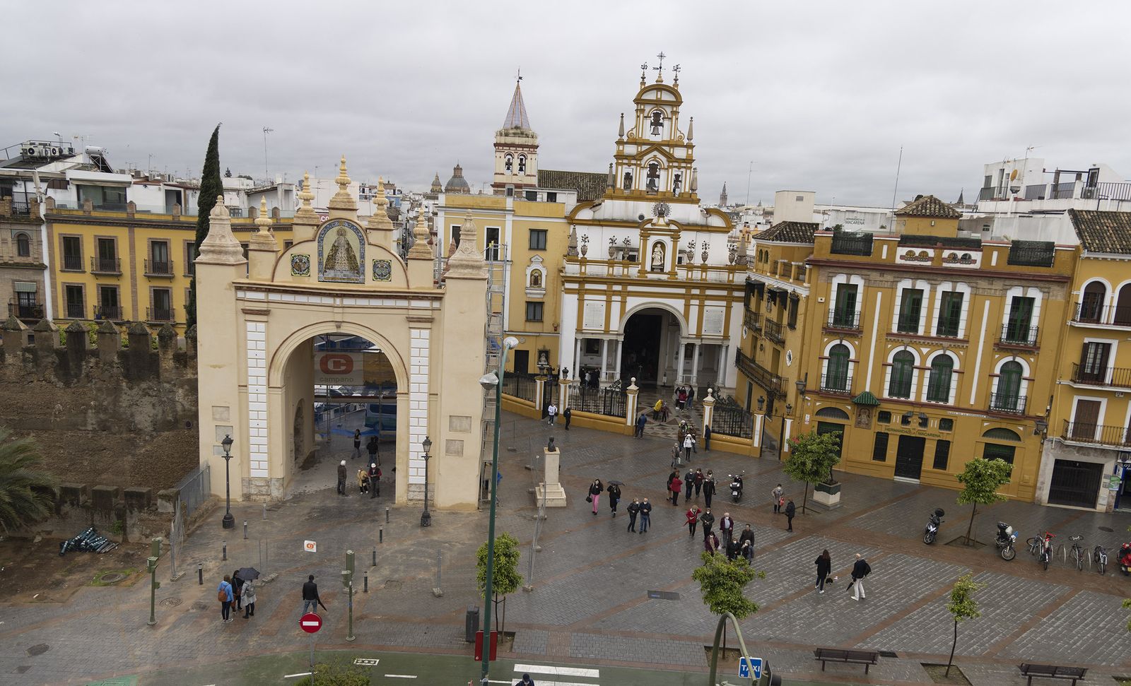 Así luce el Arco de la Macarena tras su restauración, todas las imágenes