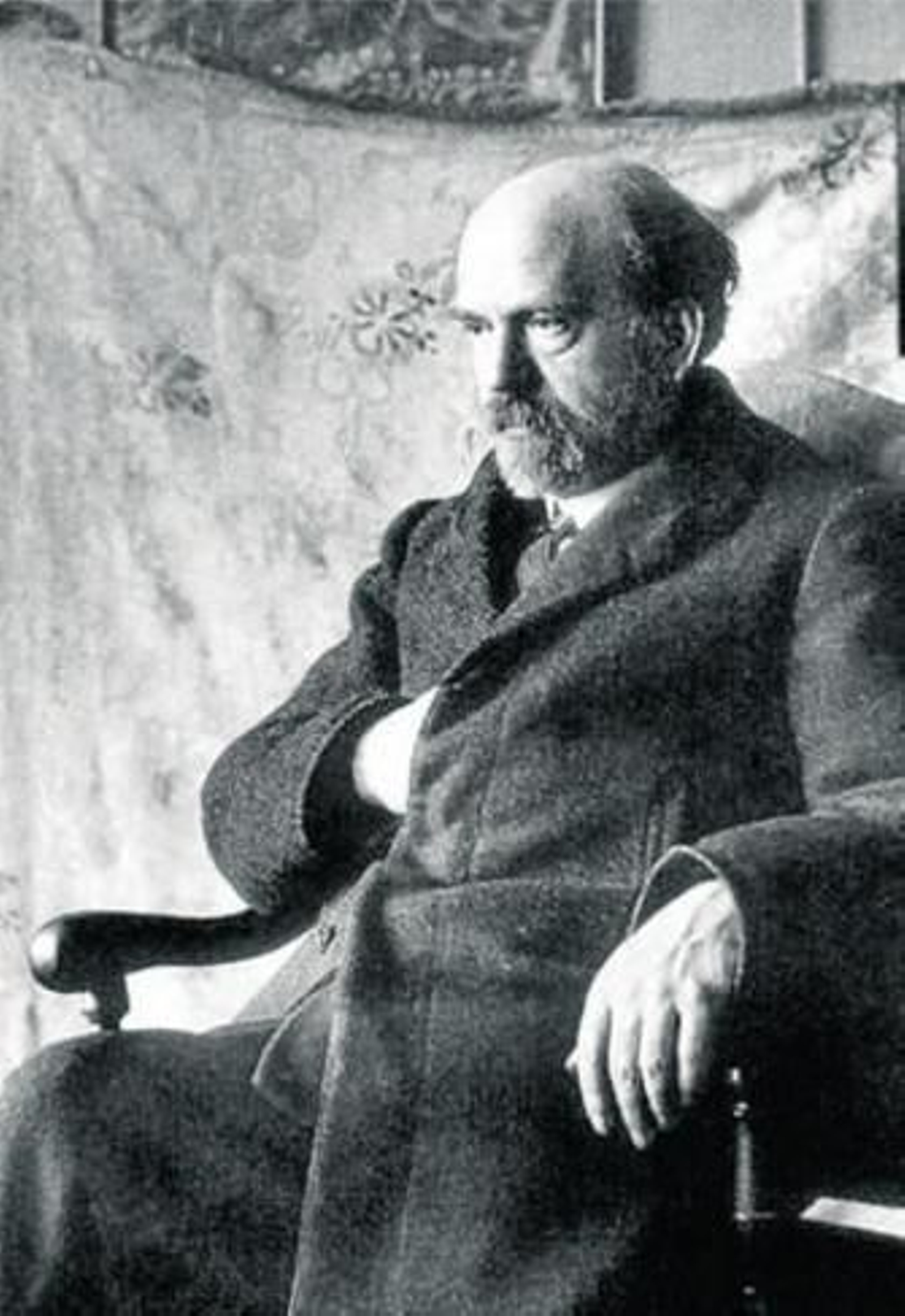 1. Aunque escribió a menudo de sí mismo, Pío Baroja es uno de los autores más biografiados de la literatura española. 2. José-Carlos Mainer publica a la vez su excelente biografía de don Pío y una nueva edición de 'La escritura desatada'. 3. El 'Adiós a la Universidad' de Jordi Llovet ofrece un impecable diagnóstico sobre la decadencia de las Humanidades. 4. El menosprecio de los ilustrados españoles tiene su origen en la interpretación casticista de Marcelino Menéndez Pelayo.