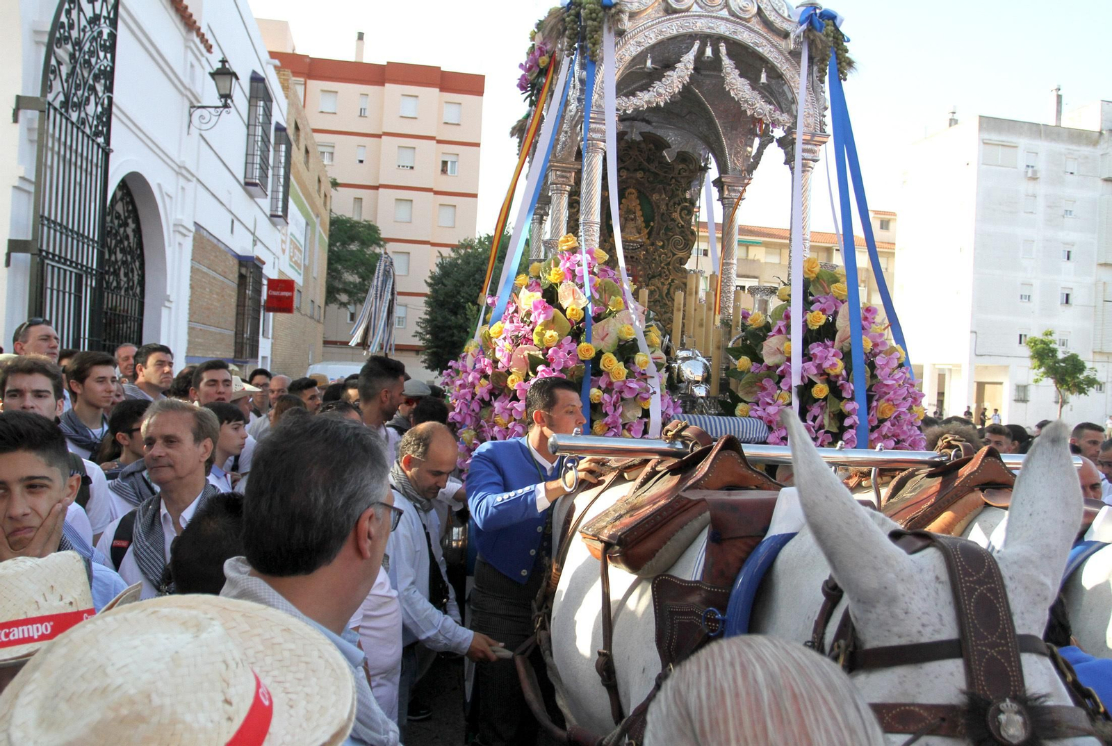 Imágenes de la salida de la Hermandad de Huelva