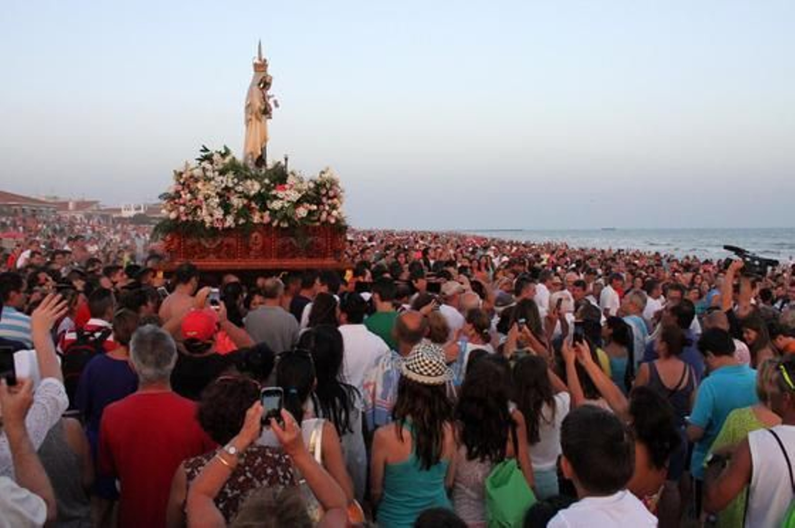 Patrona de Punta Umbría

Foto: EFE