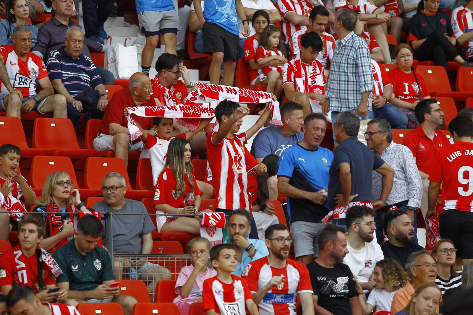 Seguidores de la UD Almería en la grada antes del comienzo de un encuentro en el Estadio de los Juegos Mediterráneos.
