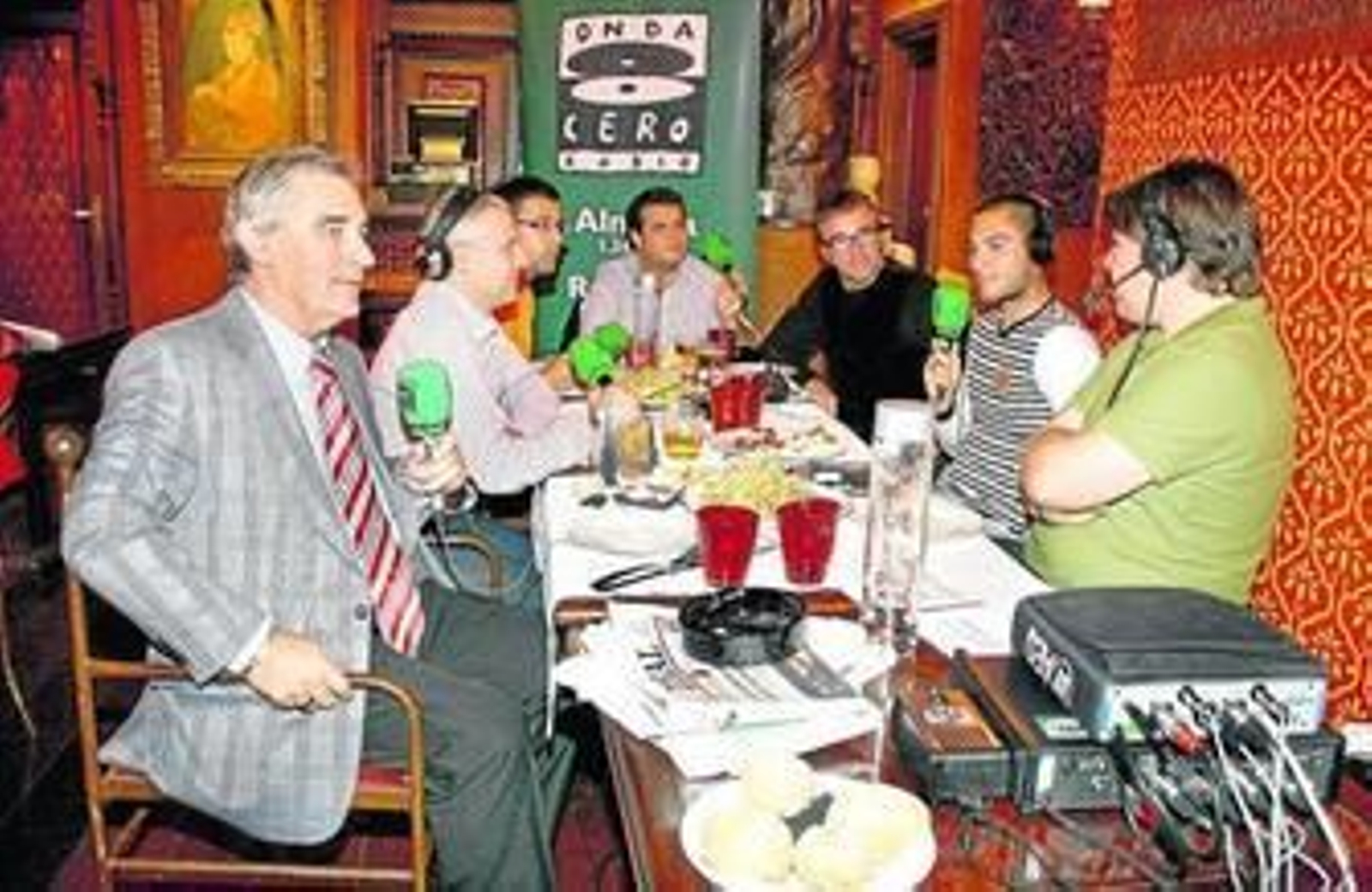 Álvaro, antes de irse a disputar el 'partidillo' contra el primer equipo, se pasó por 'Mandala Almería' para participar en 'Onda Deportiva'.