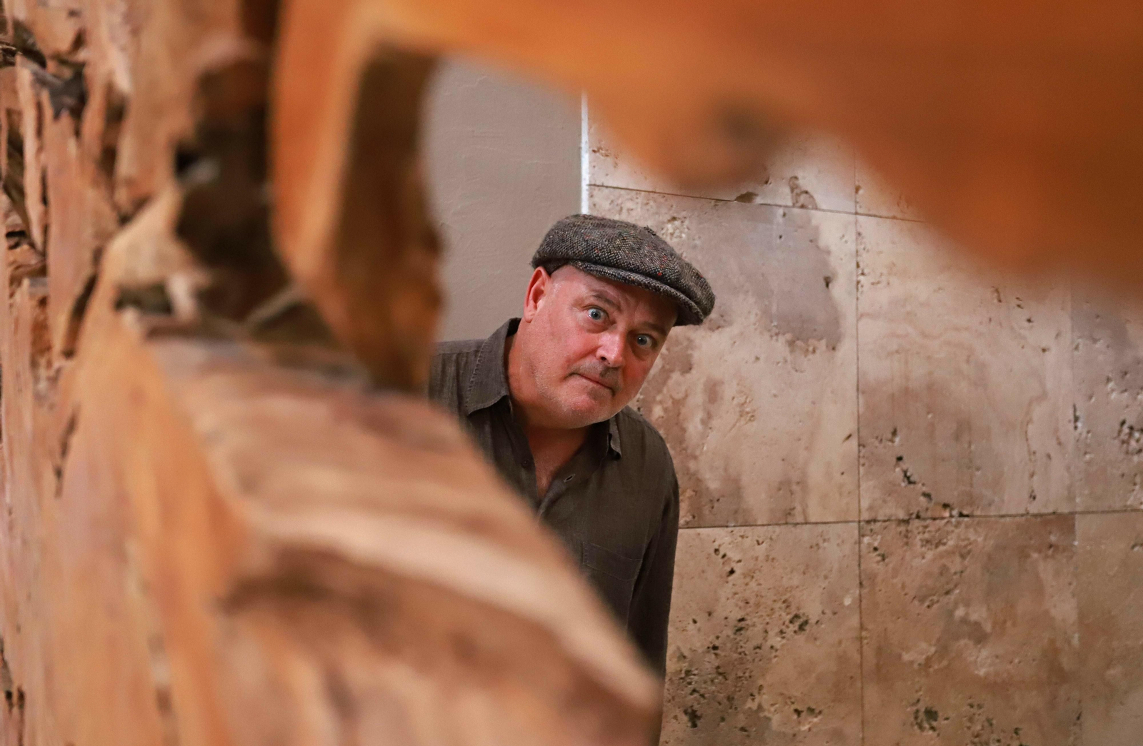 Pablo Carbonell se esconde sin éxito de la cámara en Tarifa.