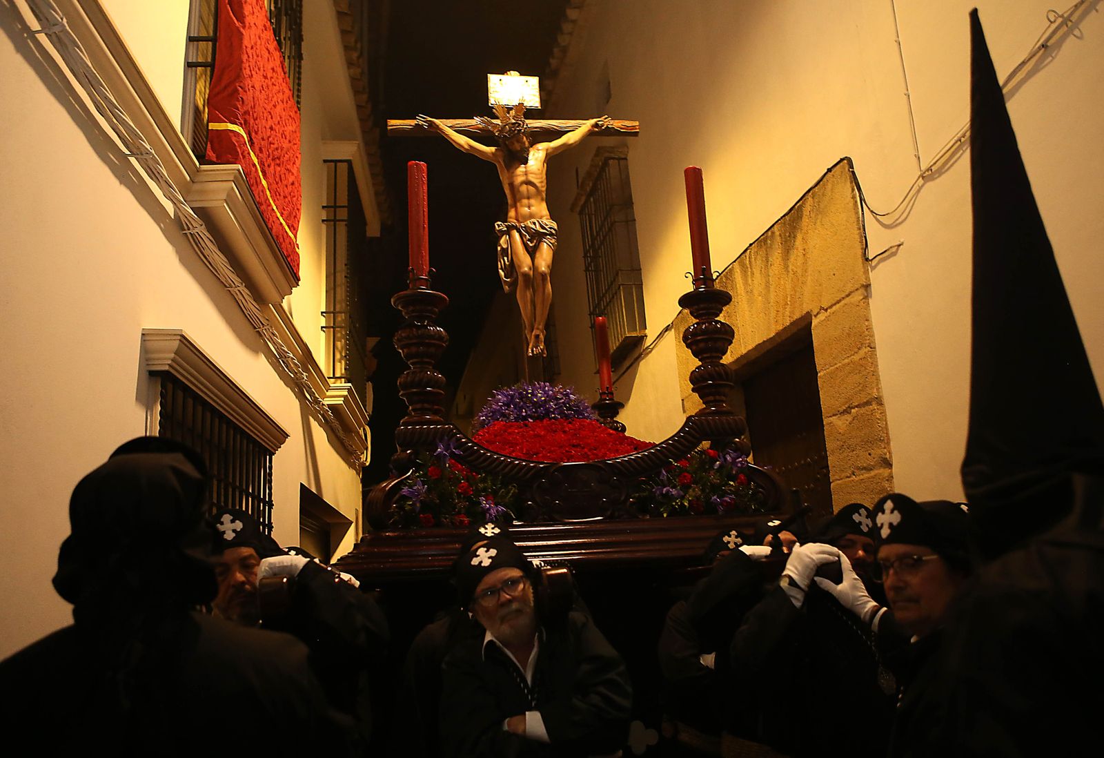 Miércoles Santo en Montilla: La procesión del Cristo del Amor, en imágenes