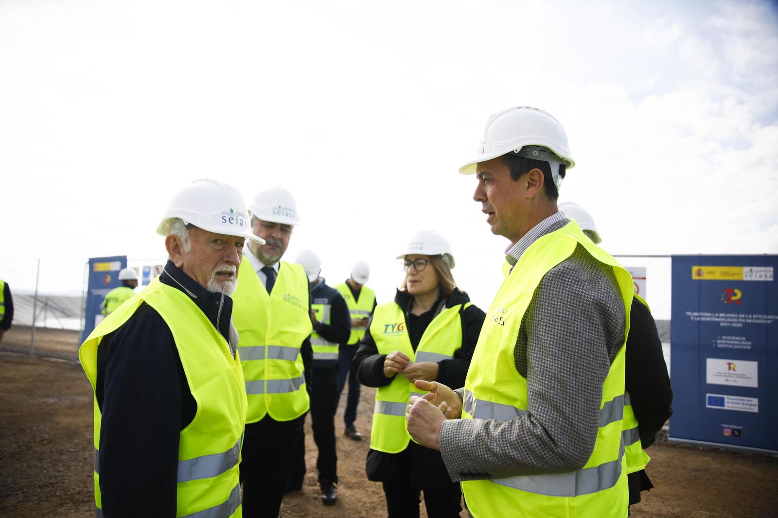 María Jesús Montero visita las obras de la balsa general de regulación de la Comarca de Usuarios Aguas de Níjar, en imágenes