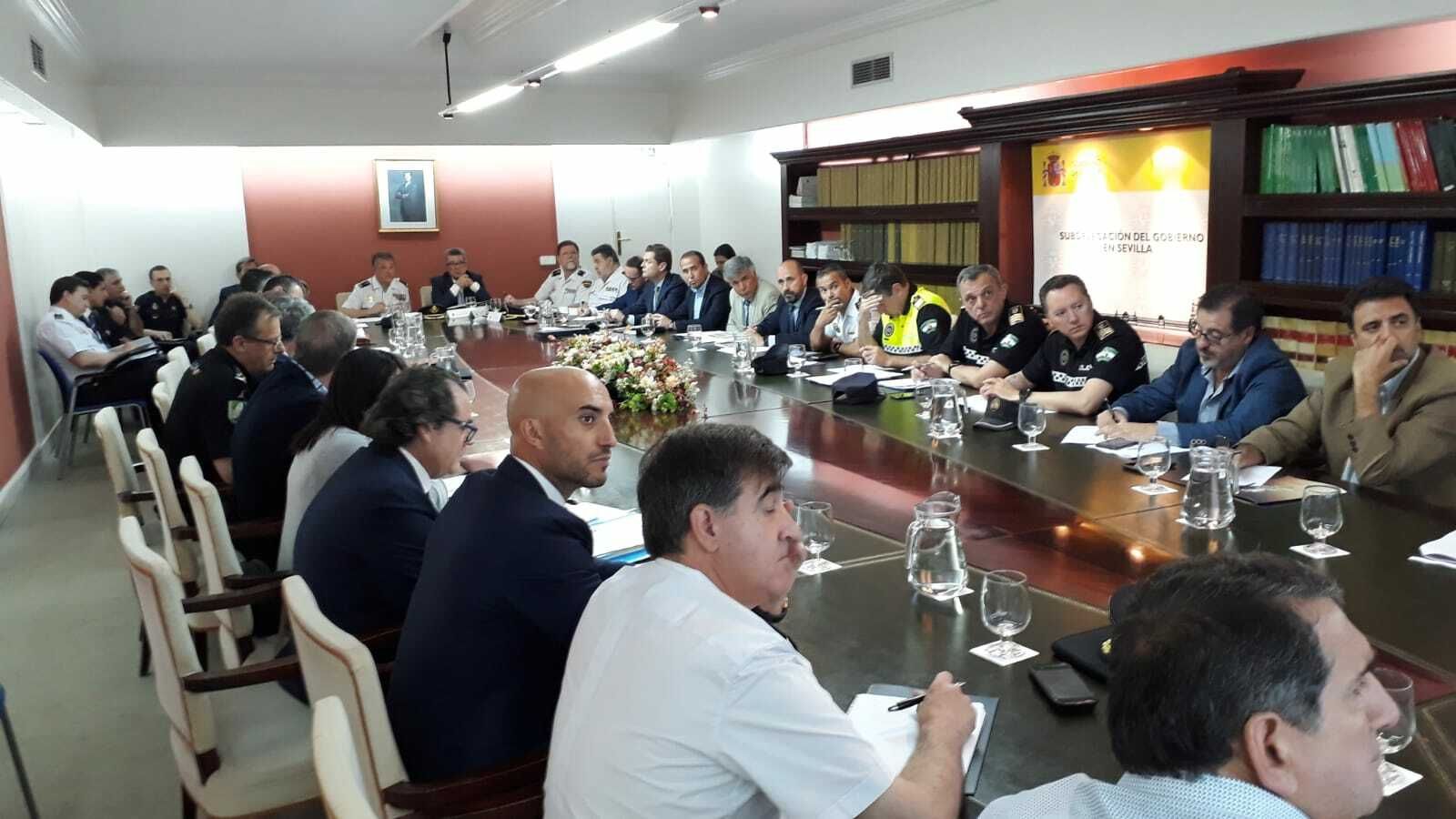 Una imagen de la reunión en la Subdelegación del Gobierno para preparar el dispositivo de la final de la Copa del Rey.