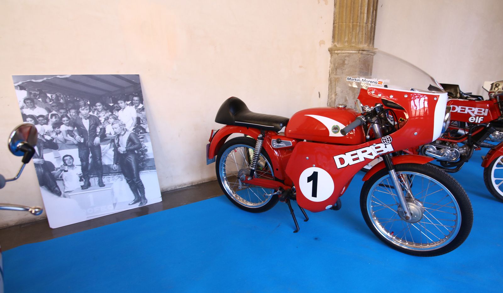 Imágenes de la ' Exposición de Motos Clásicas' en los Claustros