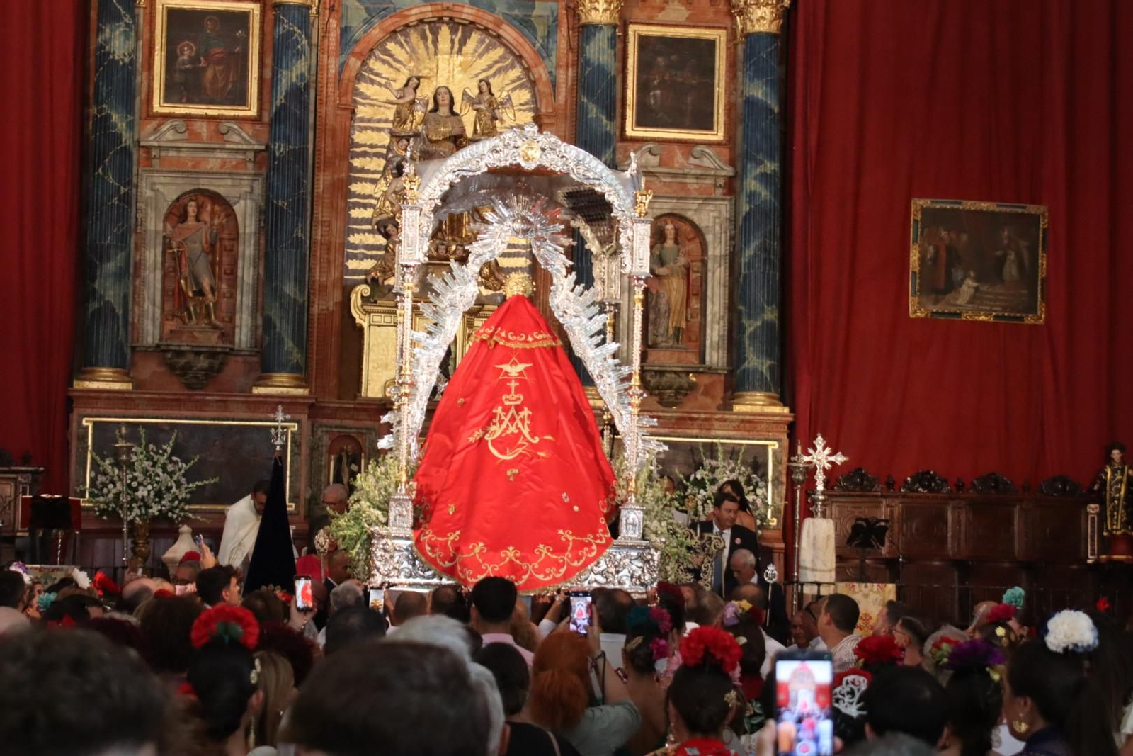La procesión de Virgen del Valle de Santaella, en imágenes