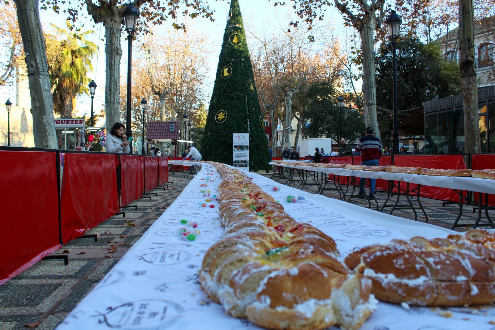 El roscón de Reyes gigante de Lucena, en imágenes