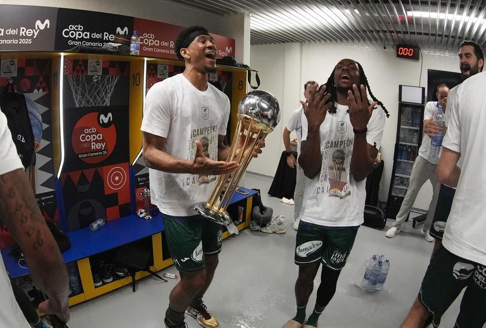 El Unicaja, campeón de Copa: Todas las imágenes del partido, la fiesta y la llegada a Málaga