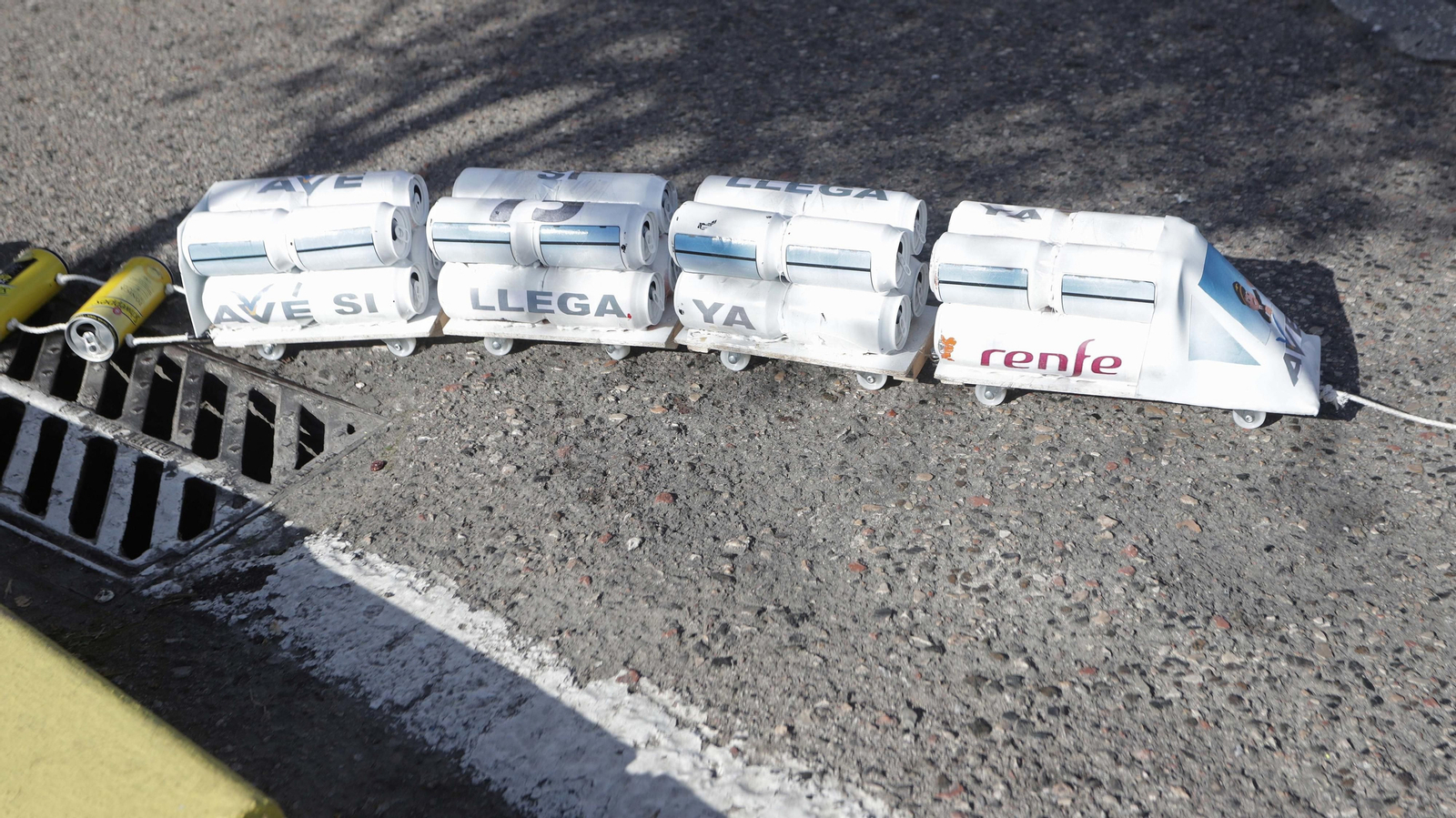 Imágenes del arrastre de latas en Algeciras