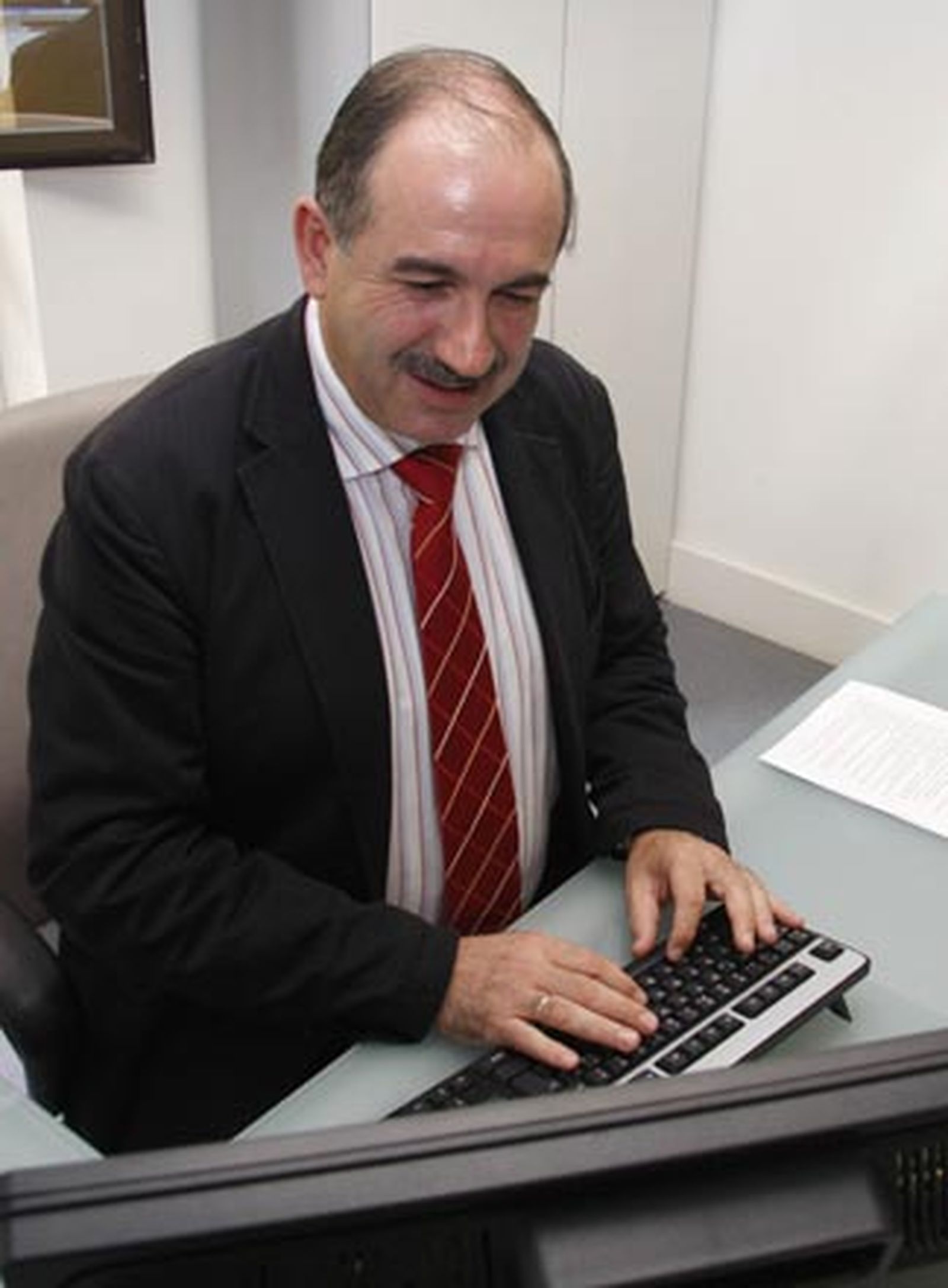 García Baena: "Nos comprometemos a que Estepa no vuelva a depender de la solidaridad europea"