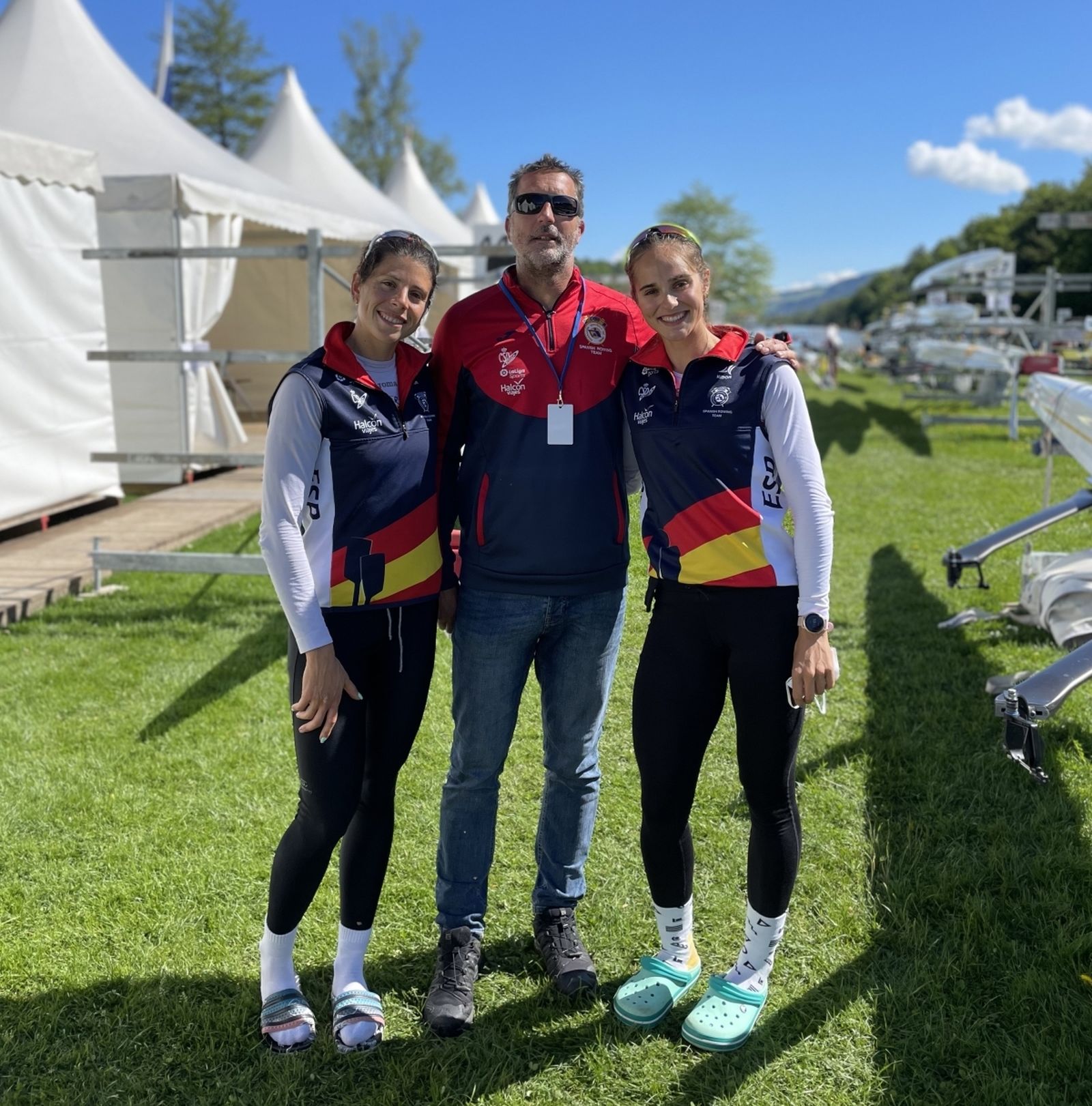 La malagueña Natalia Miguel (izquierda) junto a su compañera Rocío Laó y su entrenador David Cifuentes.