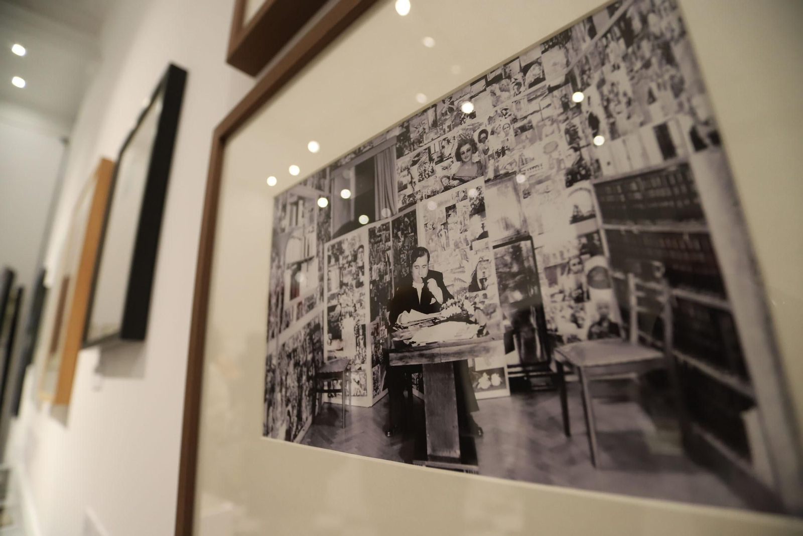 Las imágenes de la inauguración de la exposición 'Los Nuestros. Un puente de palabras'en el Comercial