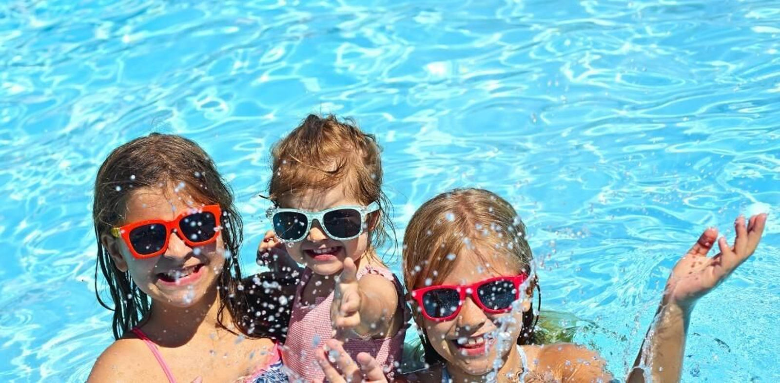 Medidas de seguridad infantil imprescindibles en piscinas familiares