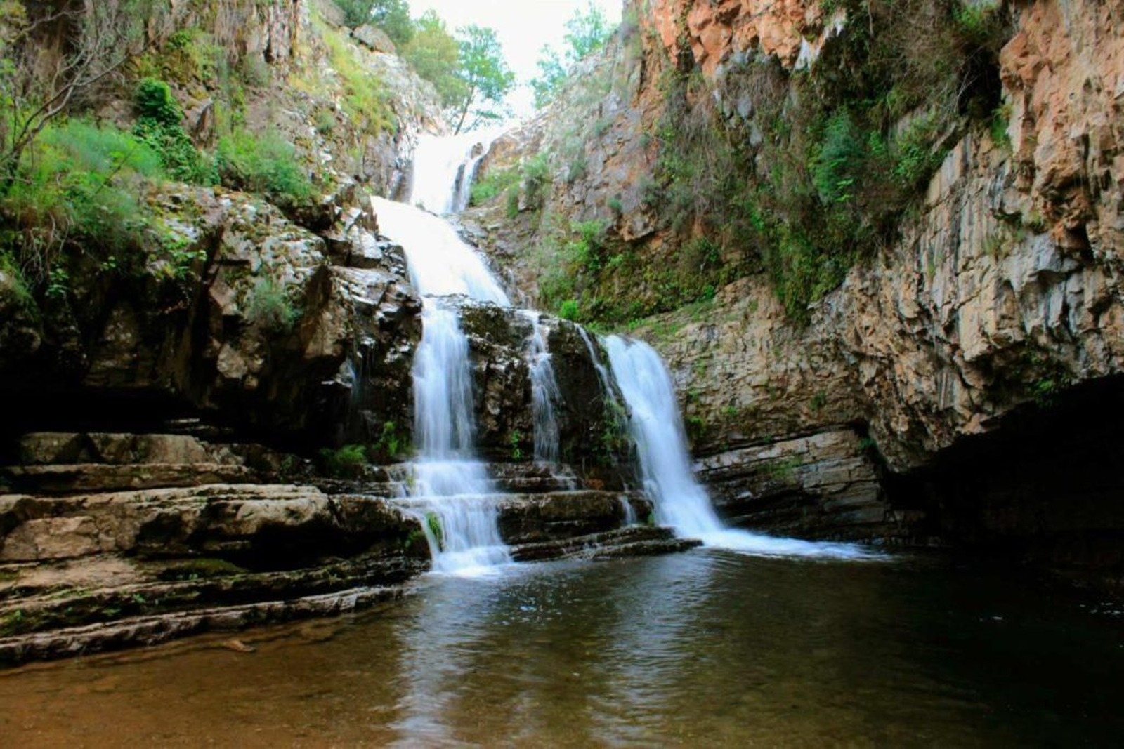 Otra refrescante escapada para el verano es a la mítica Cascada de la Cimbarra.