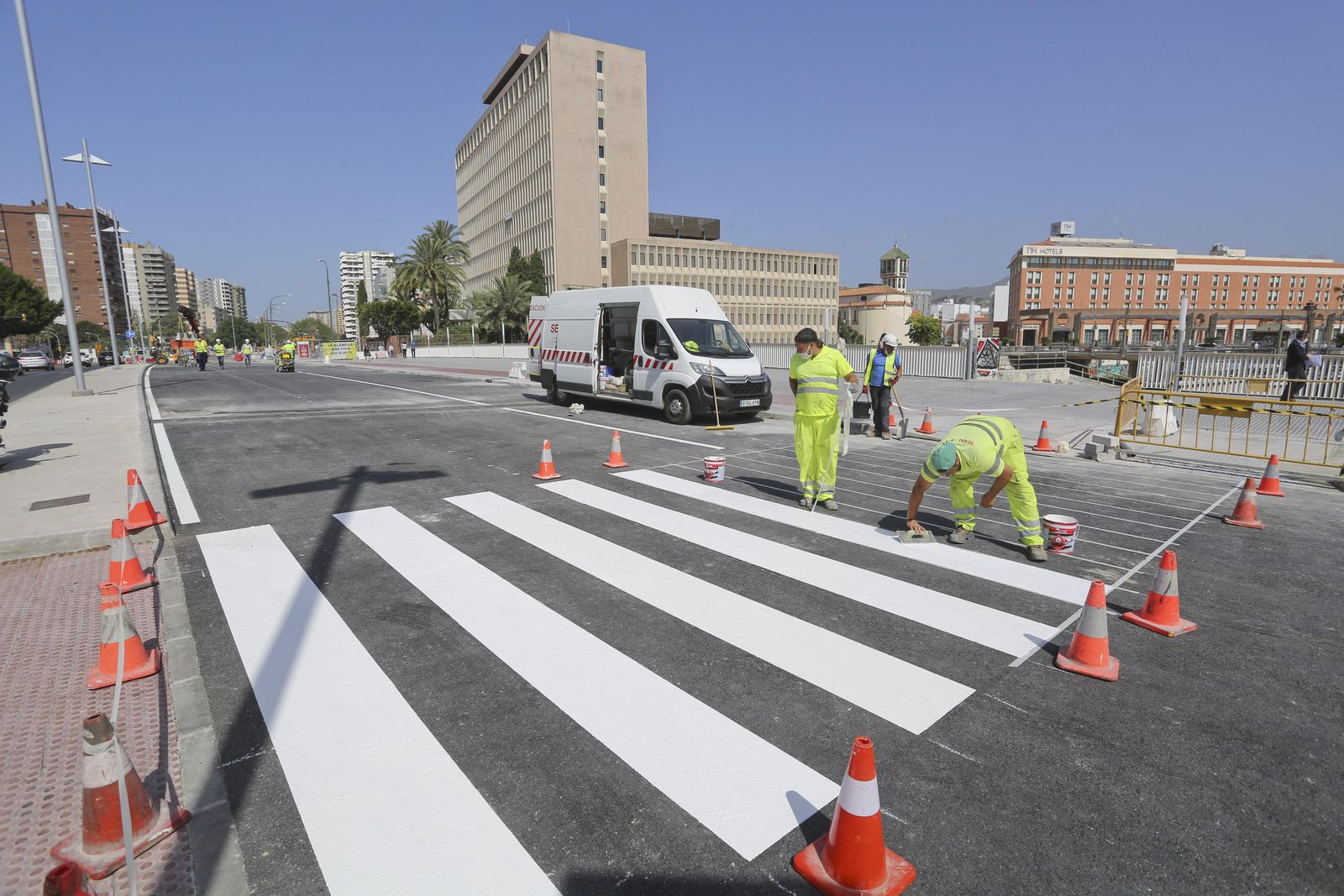 El puente de Tetuán abre al tráfico tras casi 5 años cerrado por las obras del Metro de Málaga.