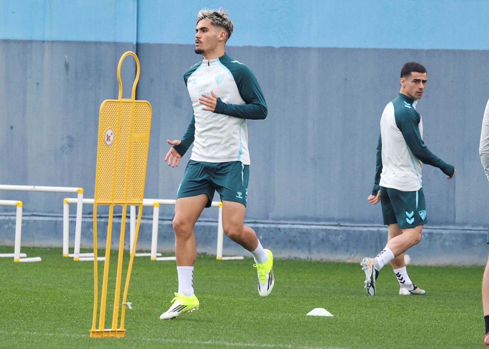 El Málaga CF vuelve al tajo sin Lobete en una semana eterna