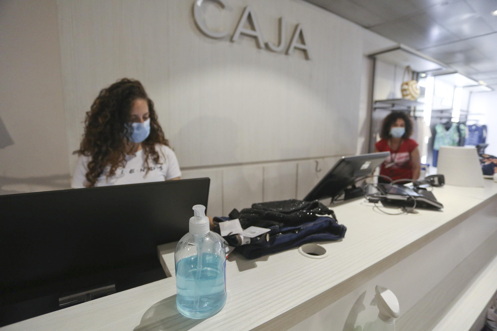 El Corte Inglés de Málaga se prepara para su apertura el lunes, en la fase 2 de la desescalada