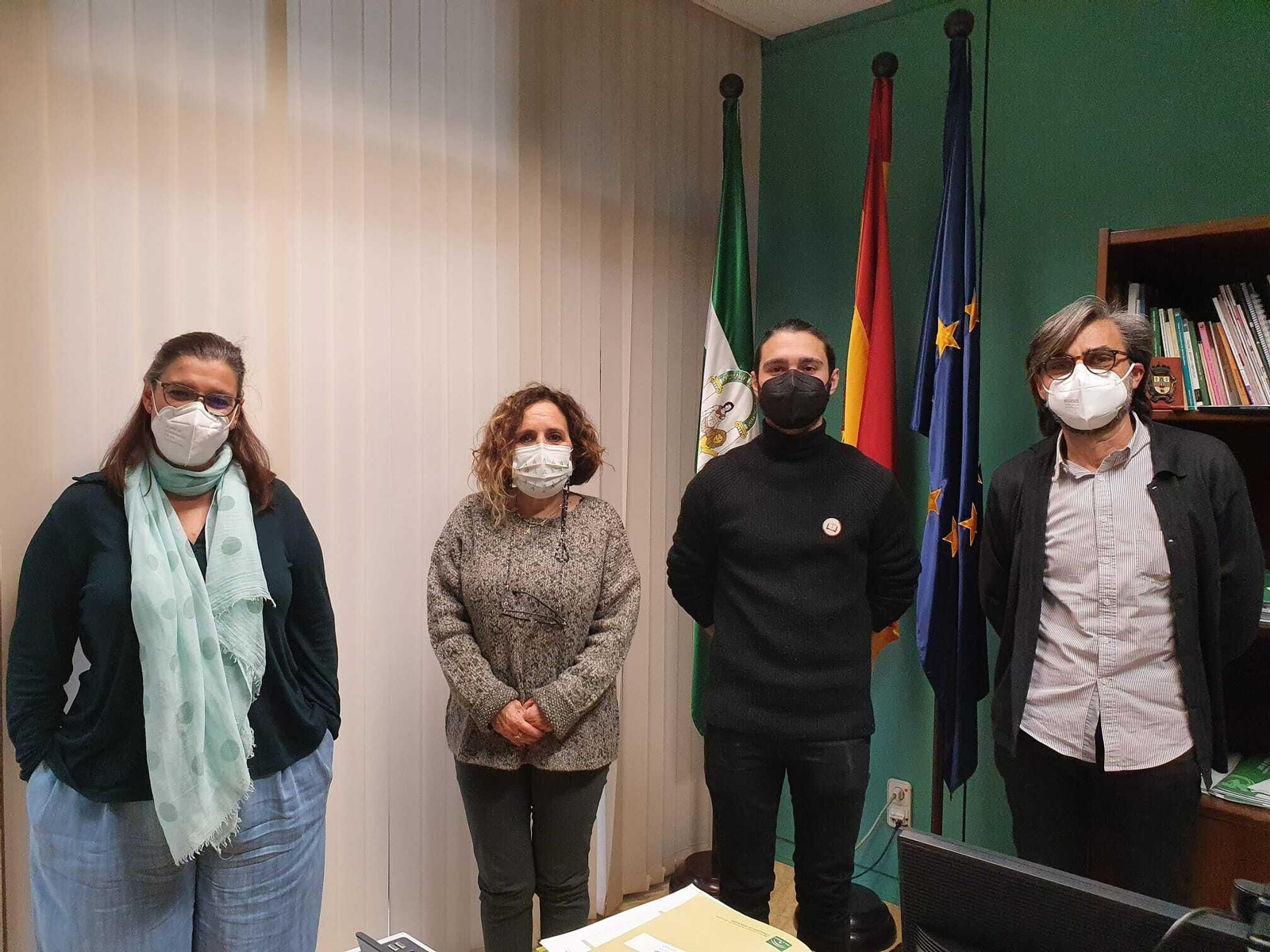 Los participantes en la reunión de este viernes.