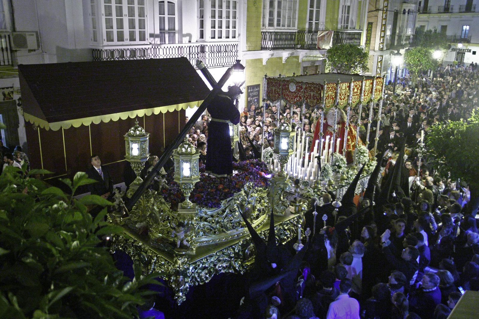 Nazareno y Paz, por las calles de Tarifa