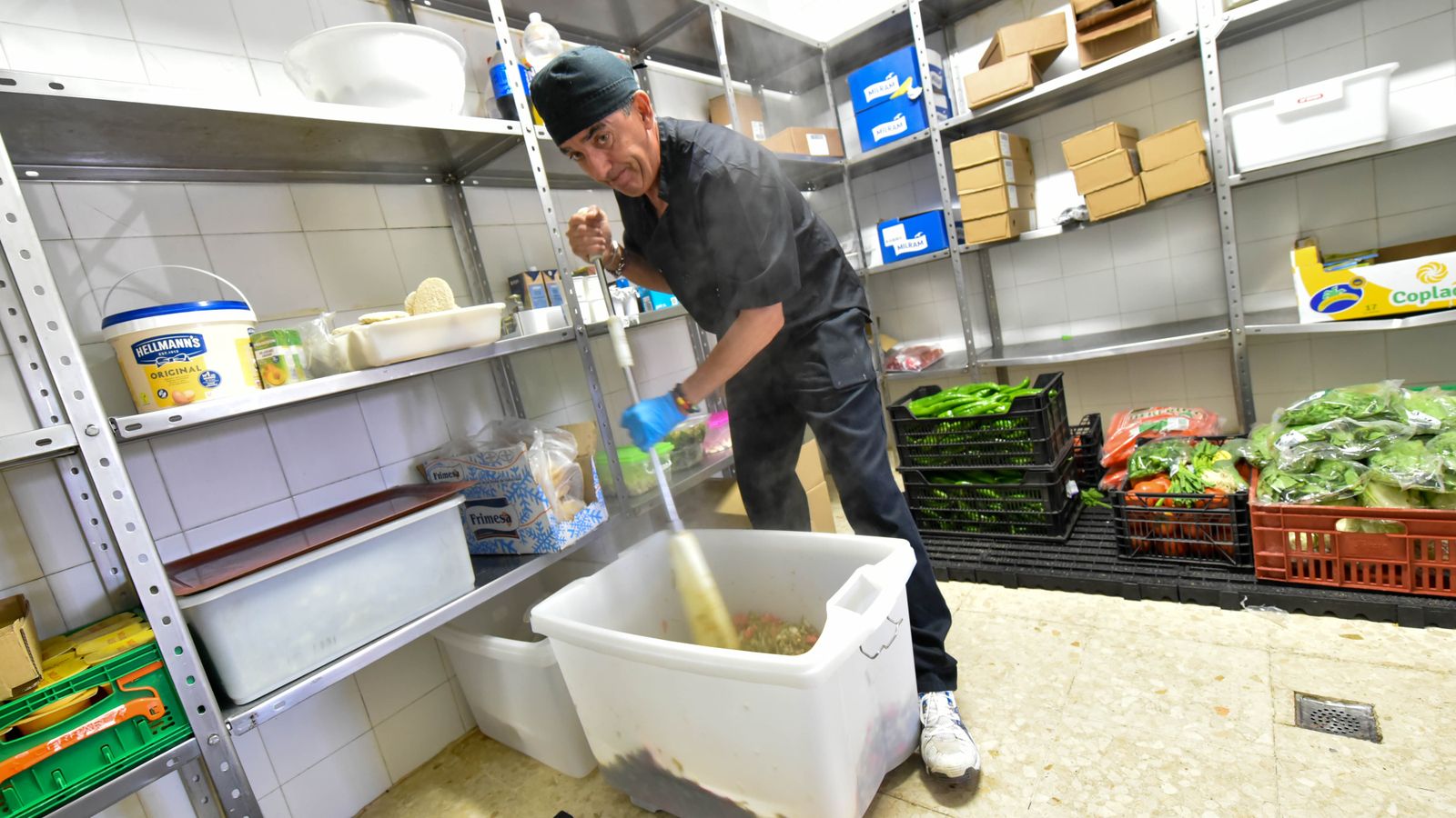 Fotos del comedor social 'Padre Cruceyra' de Cáritas Diocesana de Cádiz