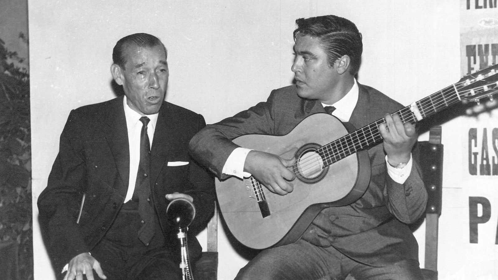 Pedro Peña, acompañando a Joselero de Morón.